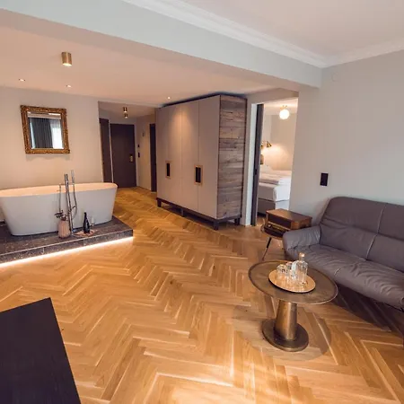 Alpine Hideaway Zillertalerhof מלון מאיירהופן