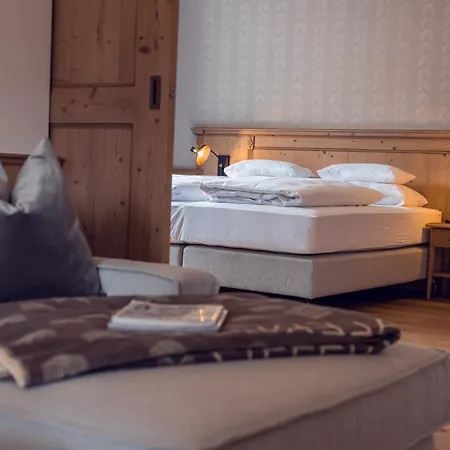 Отель Alpine Hideaway Zillertalerhof Майрхофен