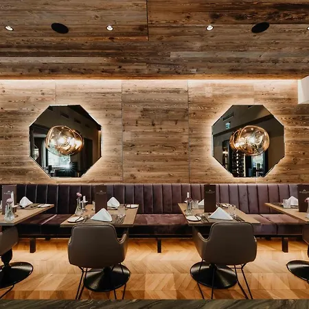 Alpine Hideaway Zillertalerhof Отель