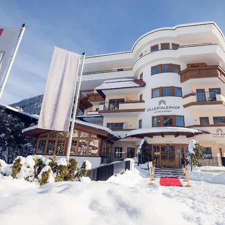 Отель Alpine Hideaway Zillertalerhof 4*