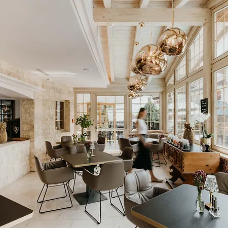 Alpine Hideaway Zillertalerhof Отель 4*