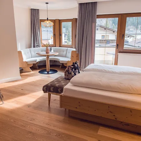 Отель Alpine Hideaway Zillertalerhof 4*