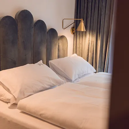 Отель Alpine Hideaway Zillertalerhof