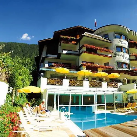 מלון Alpine Hideaway Zillertalerhof 4*